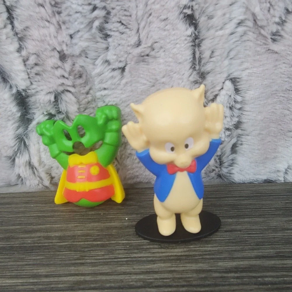 2023 Burger King Kids‎ Meal DC Justice League Porky Pig as Robin Costume